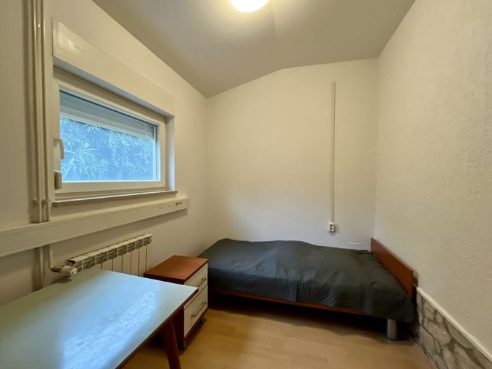 Image No.24-6 Bed Property for sale