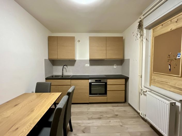 Image No.25-6 Bed Property for sale