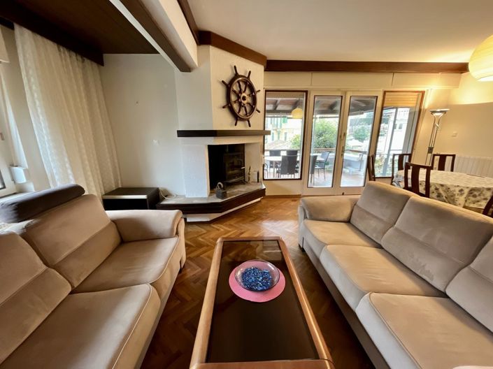 Image No.4-6 Bed Property for sale