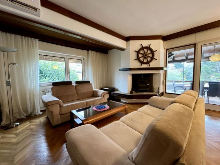 Image No.5-6 Bed Property for sale