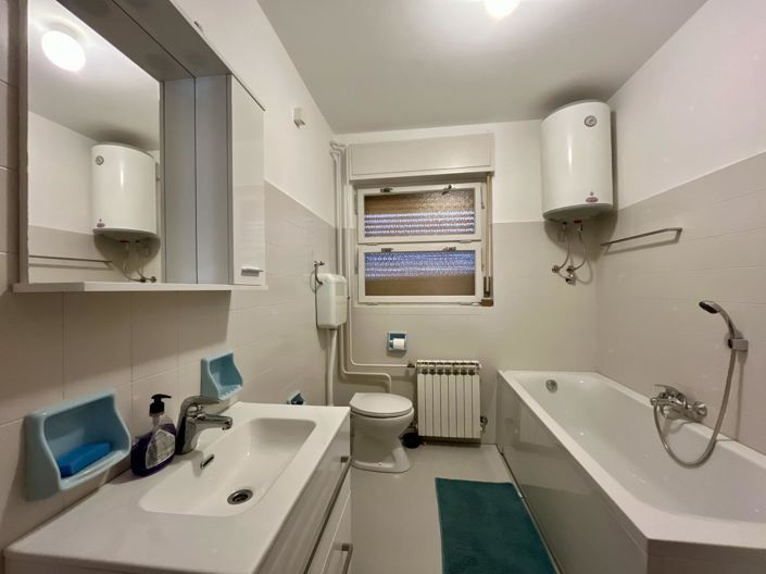 Image No.7-6 Bed Property for sale