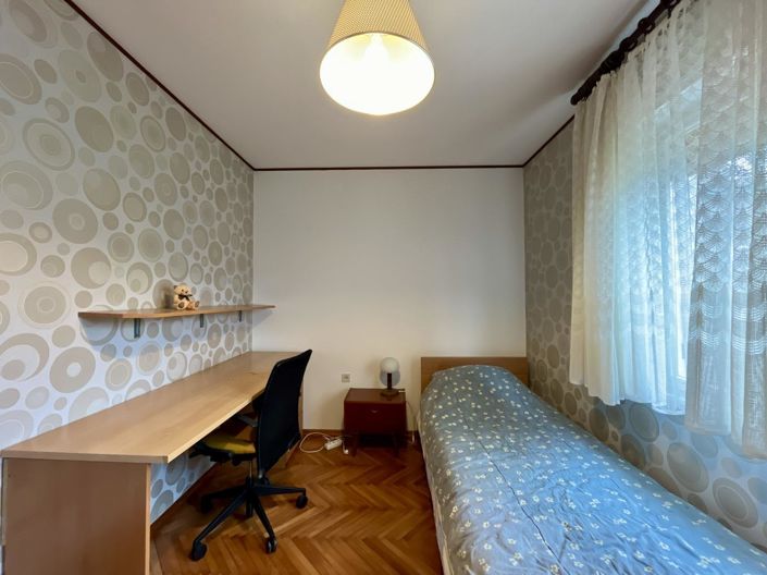 Image No.8-6 Bed Property for sale