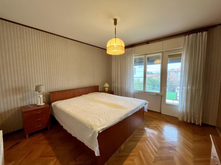 Image No.9-6 Bed Property for sale