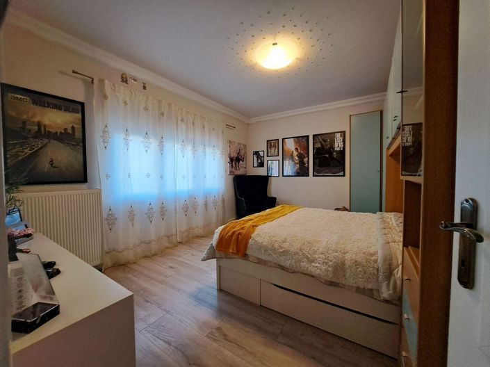 Image No.17-4 Bed Property for sale