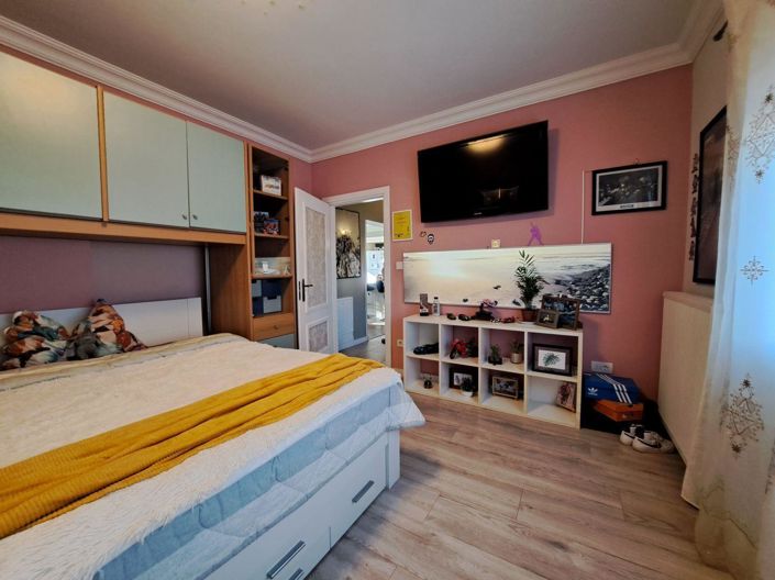 Image No.19-4 Bed Property for sale