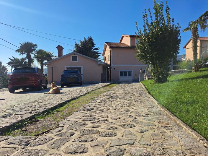 Image No.2-4 Bed Property for sale