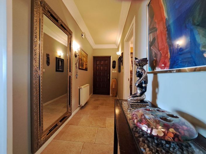 Image No.22-4 Bed Property for sale