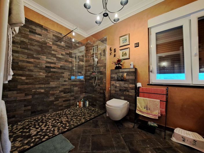 Image No.8-4 Bed Property for sale