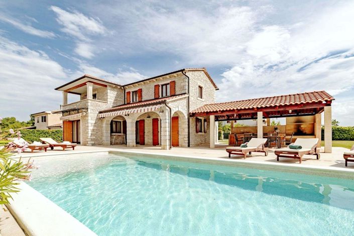 Image No.10-4 Bed Property for sale