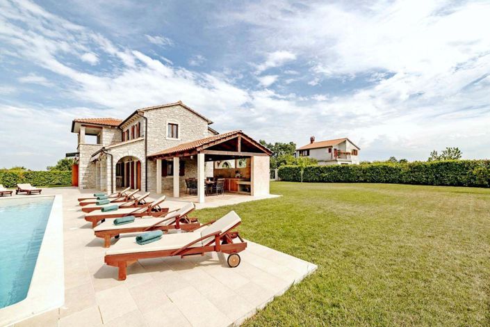 Image No.12-4 Bed Property for sale