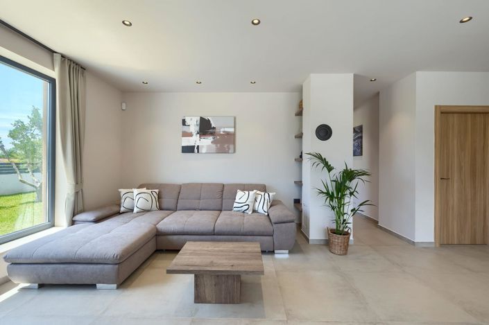 Image No.14-3 Bed Property for sale