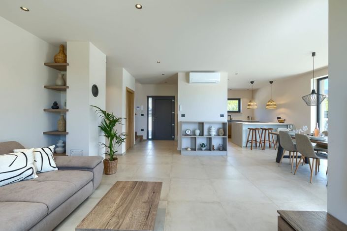 Image No.15-3 Bed Property for sale