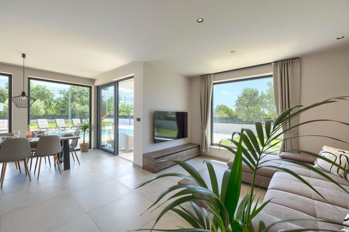 Image No.16-3 Bed Property for sale