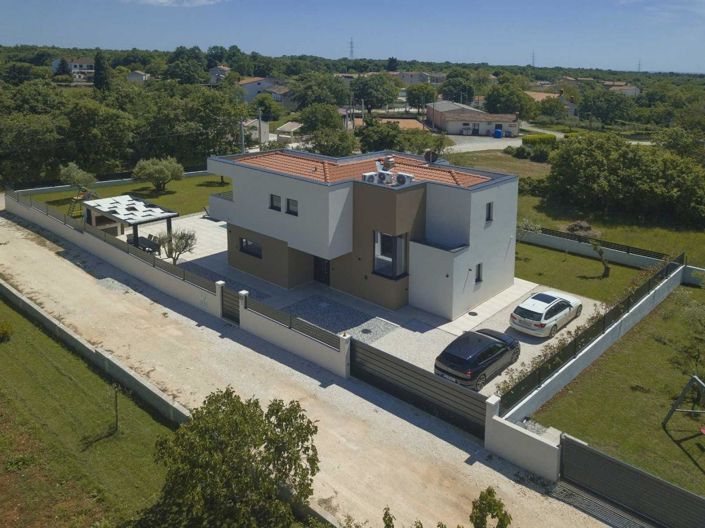 Image No.9-3 Bed Property for sale