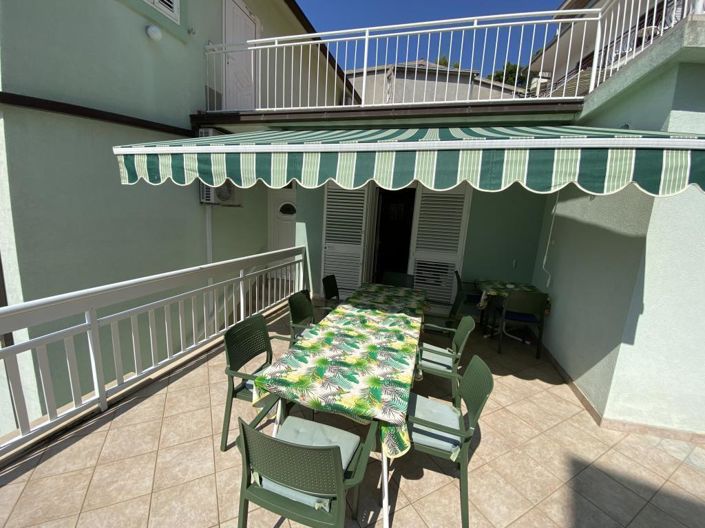 Image No.12-7 Bed Property for sale