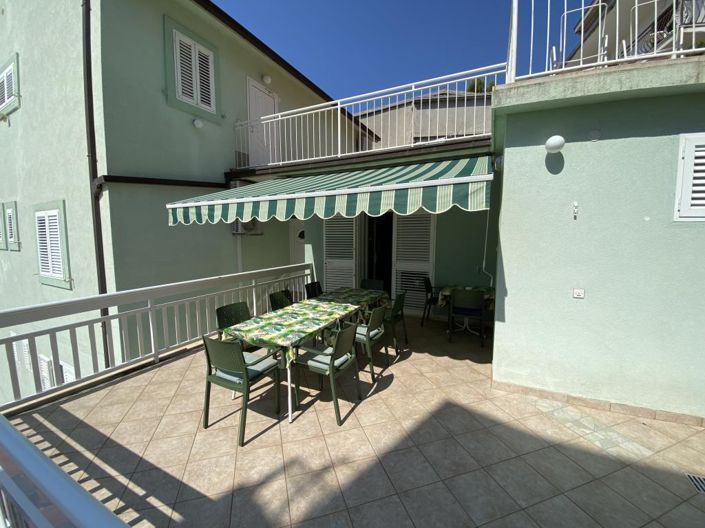 Image No.13-7 Bed Property for sale