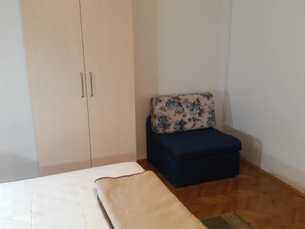 Image No.20-7 Bed Property for sale