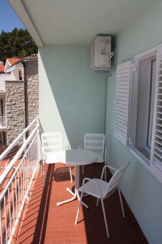 Image No.21-7 Bed Property for sale