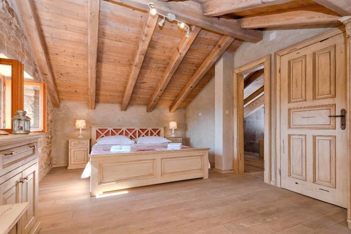 Image No.14-5 Bed Property for sale