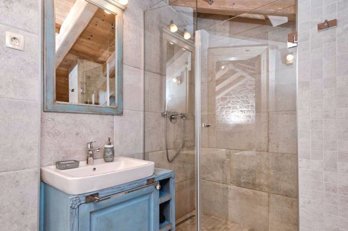 Image No.17-5 Bed Property for sale