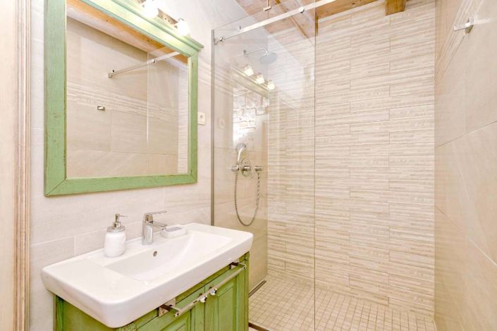 Image No.20-5 Bed Property for sale