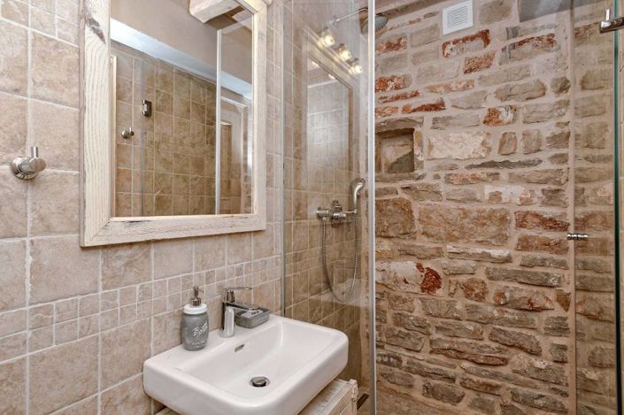 Image No.22-5 Bed Property for sale