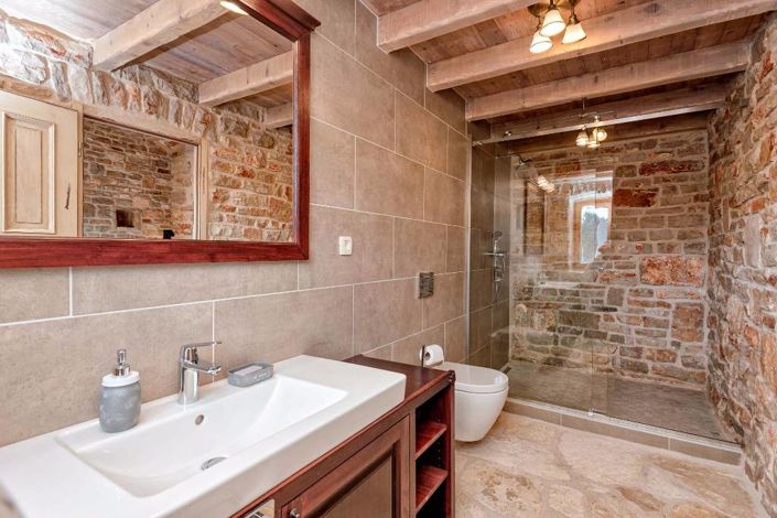 Image No.25-5 Bed Property for sale