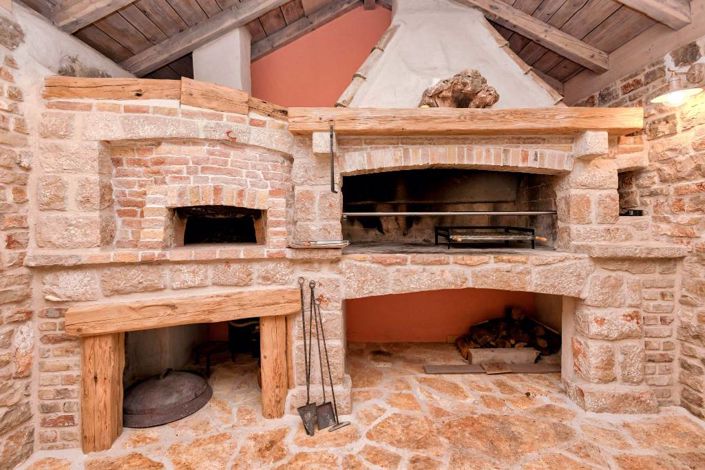 Image No.8-5 Bed Property for sale