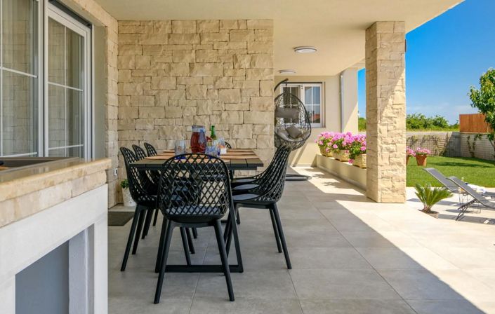 Image No.10-3 Bed Property for sale