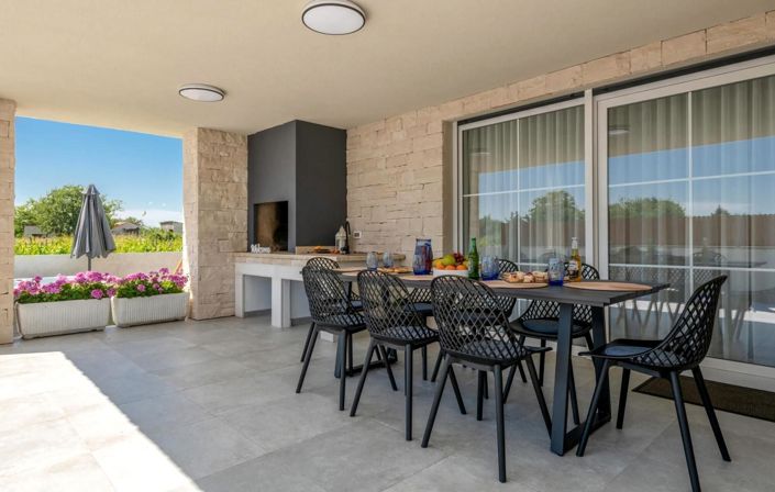 Image No.11-3 Bed Property for sale