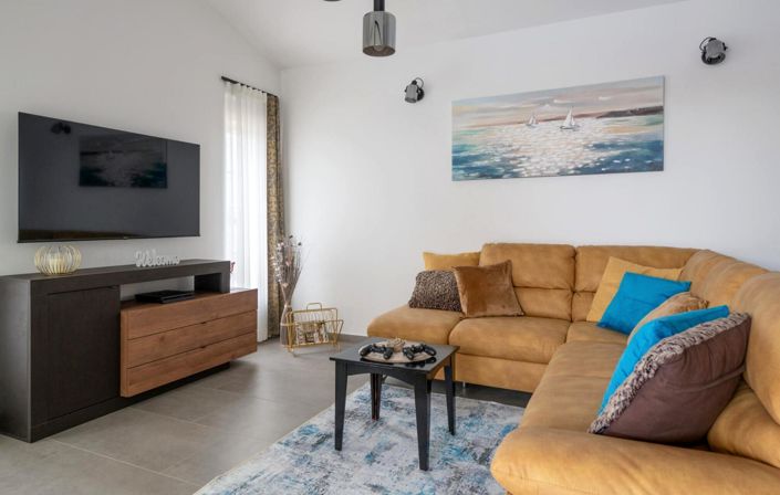 Image No.12-3 Bed Property for sale