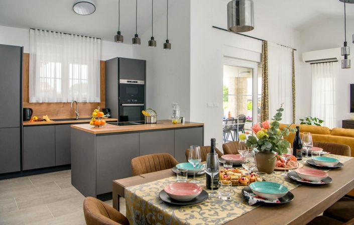 Image No.17-3 Bed Property for sale