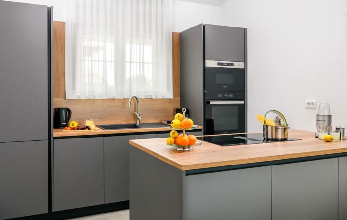 Image No.18-3 Bed Property for sale