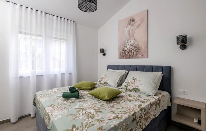 Image No.20-3 Bed Property for sale