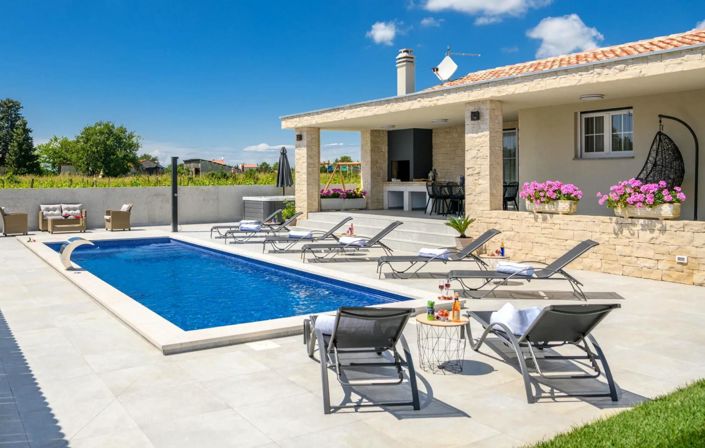 Image No.5-3 Bed Property for sale