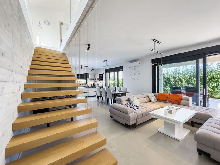 Image No.13-3 Bed Property for sale