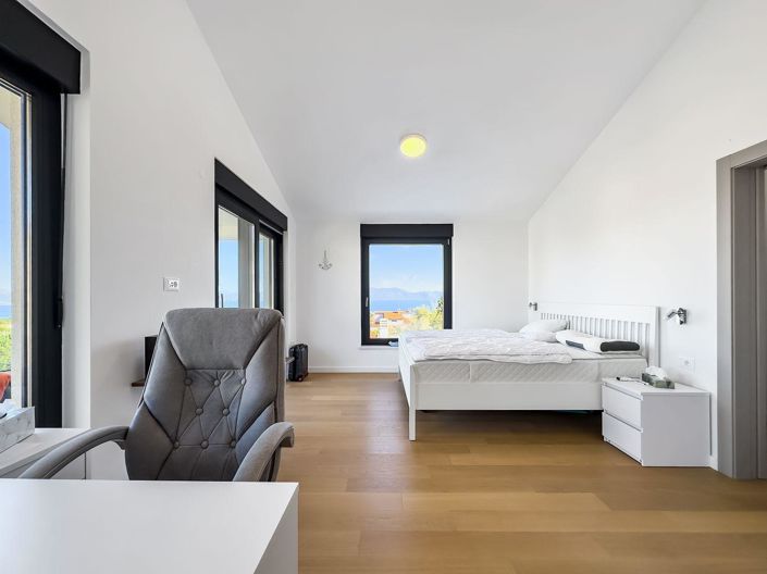 Image No.16-3 Bed Property for sale