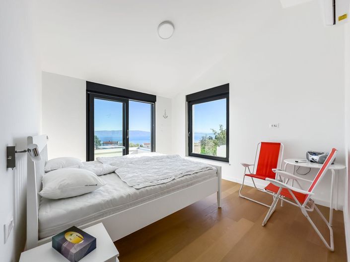 Image No.19-3 Bed Property for sale