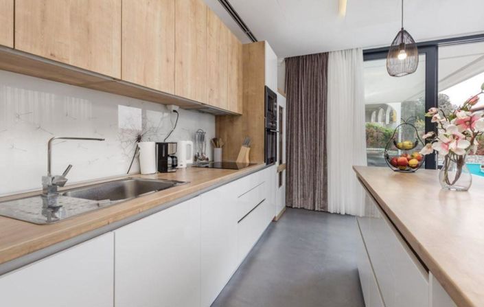 Image No.10-4 Bed Property for sale