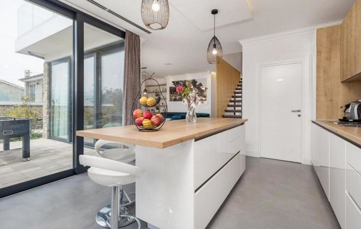 Image No.12-4 Bed Property for sale