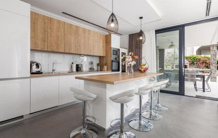 Image No.13-4 Bed Property for sale