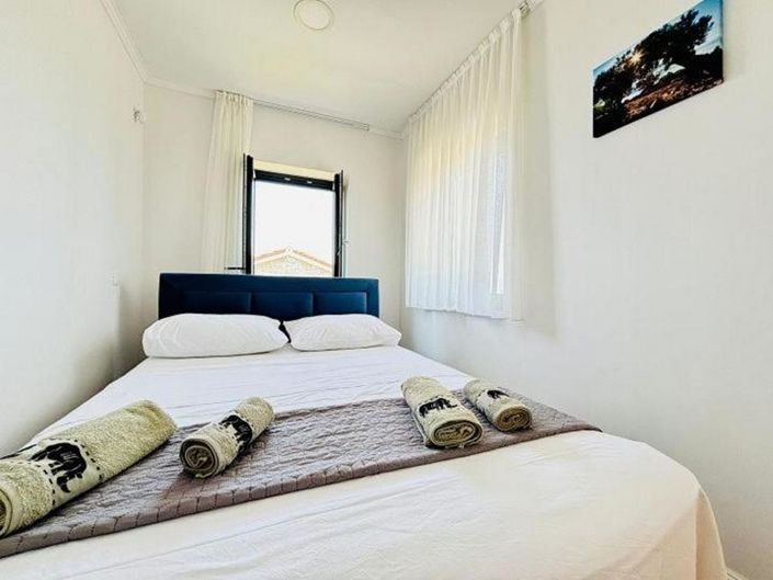 Image No.18-4 Bed Property for sale