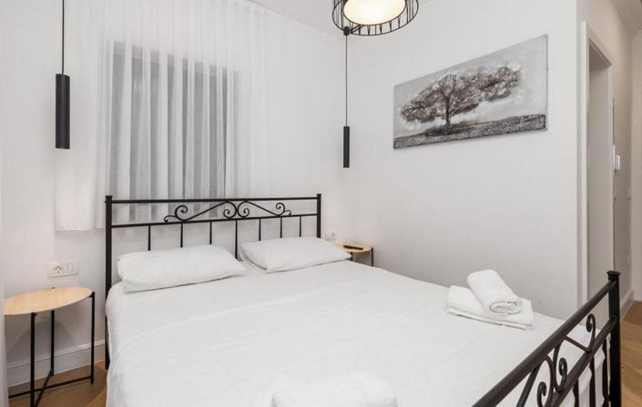 Image No.21-4 Bed Property for sale