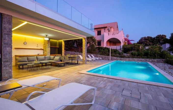 Image No.4-4 Bed Property for sale