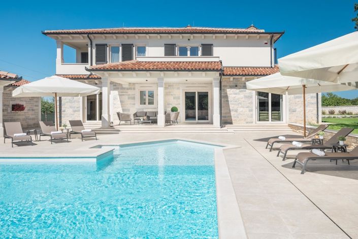 Image No.10-Propriété de 4 chambres à vendre à Tinjan