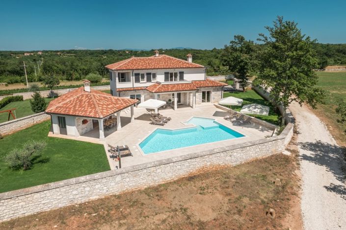 Image No.2-Propriété de 4 chambres à vendre à Tinjan