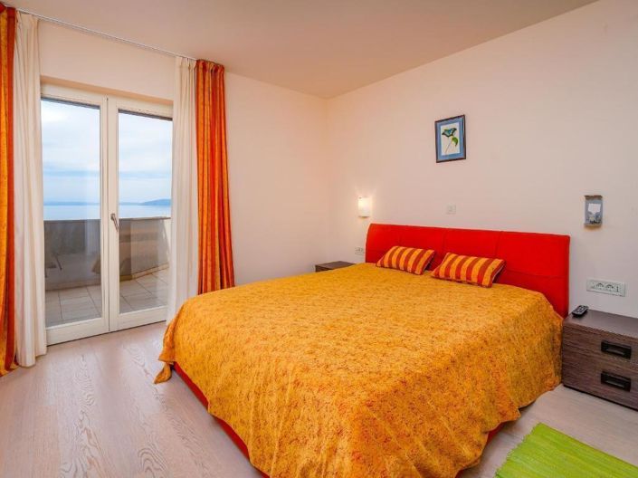 Image No.12-15 Bed Property for sale