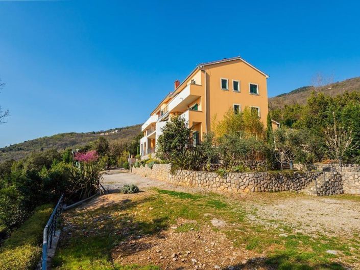 Image No.2-15 Bed Property for sale