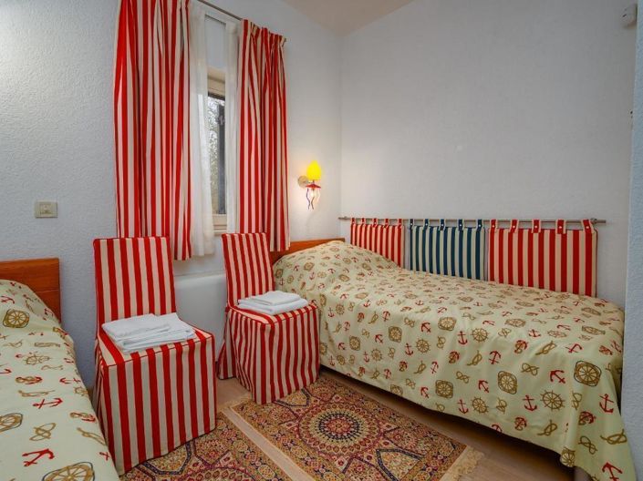 Image No.20-15 Bed Property for sale