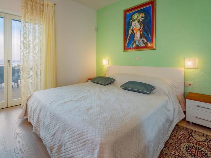 Image No.21-15 Bed Property for sale